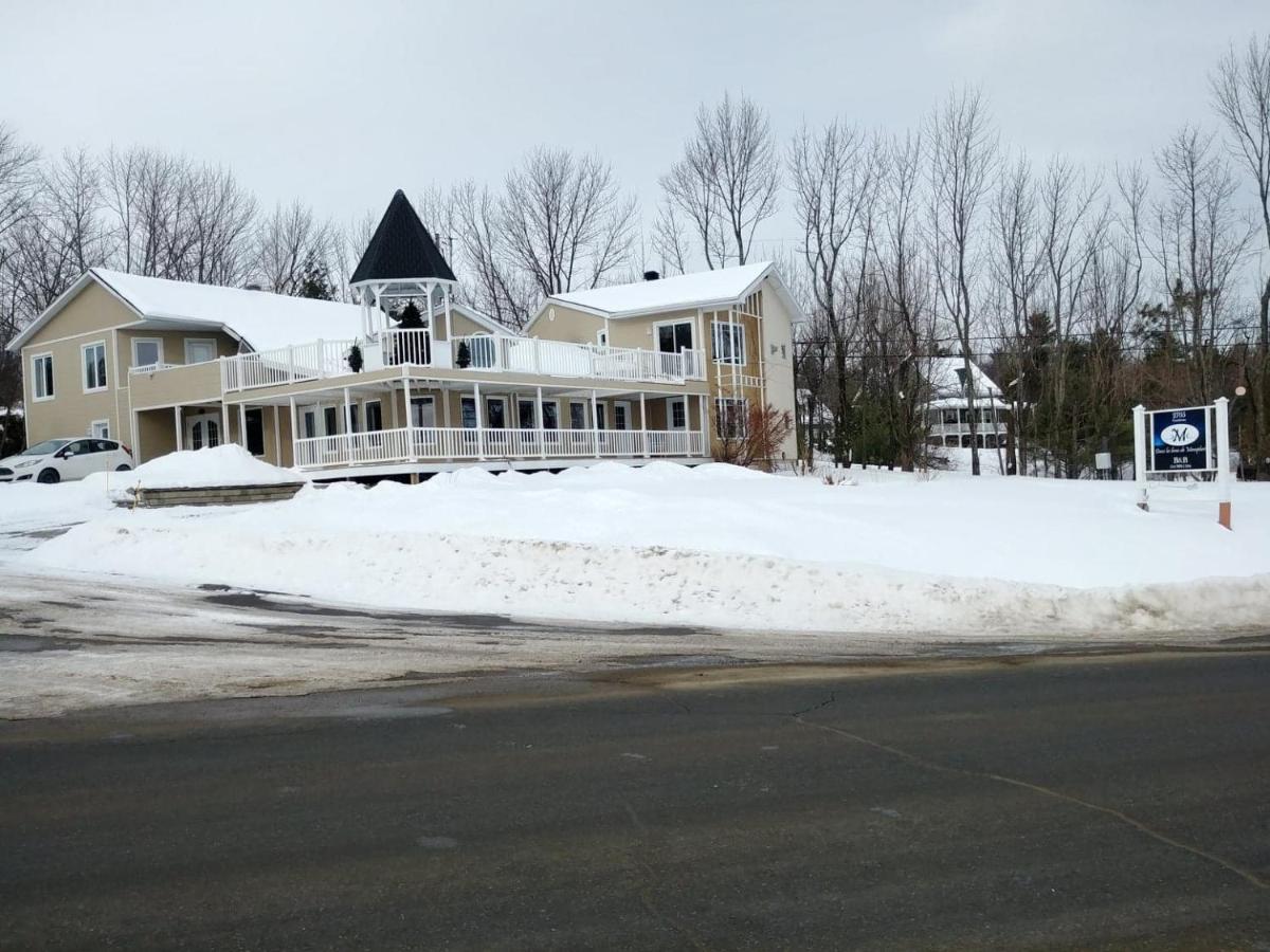 Dans Les Bras De Memphre Bed & Breakfast Magog Exterior photo