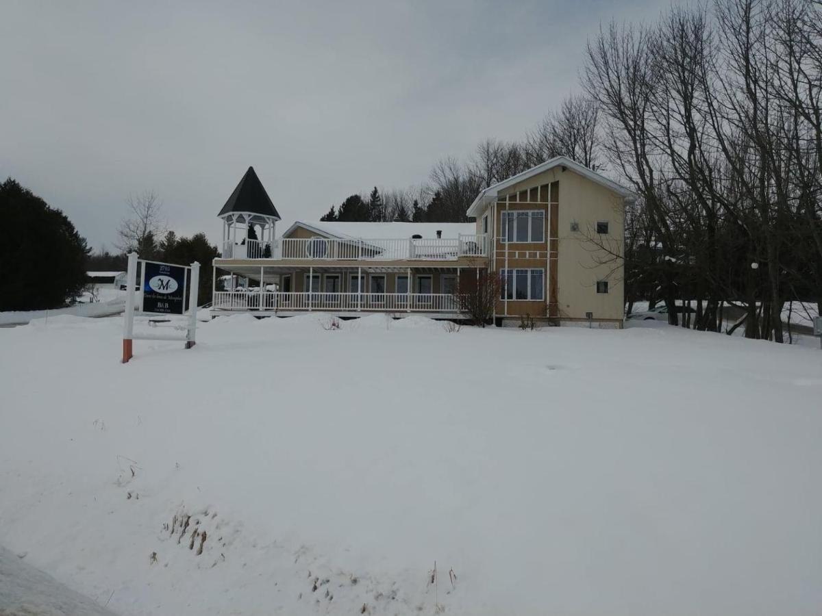 Dans Les Bras De Memphre Bed & Breakfast Magog Exterior photo