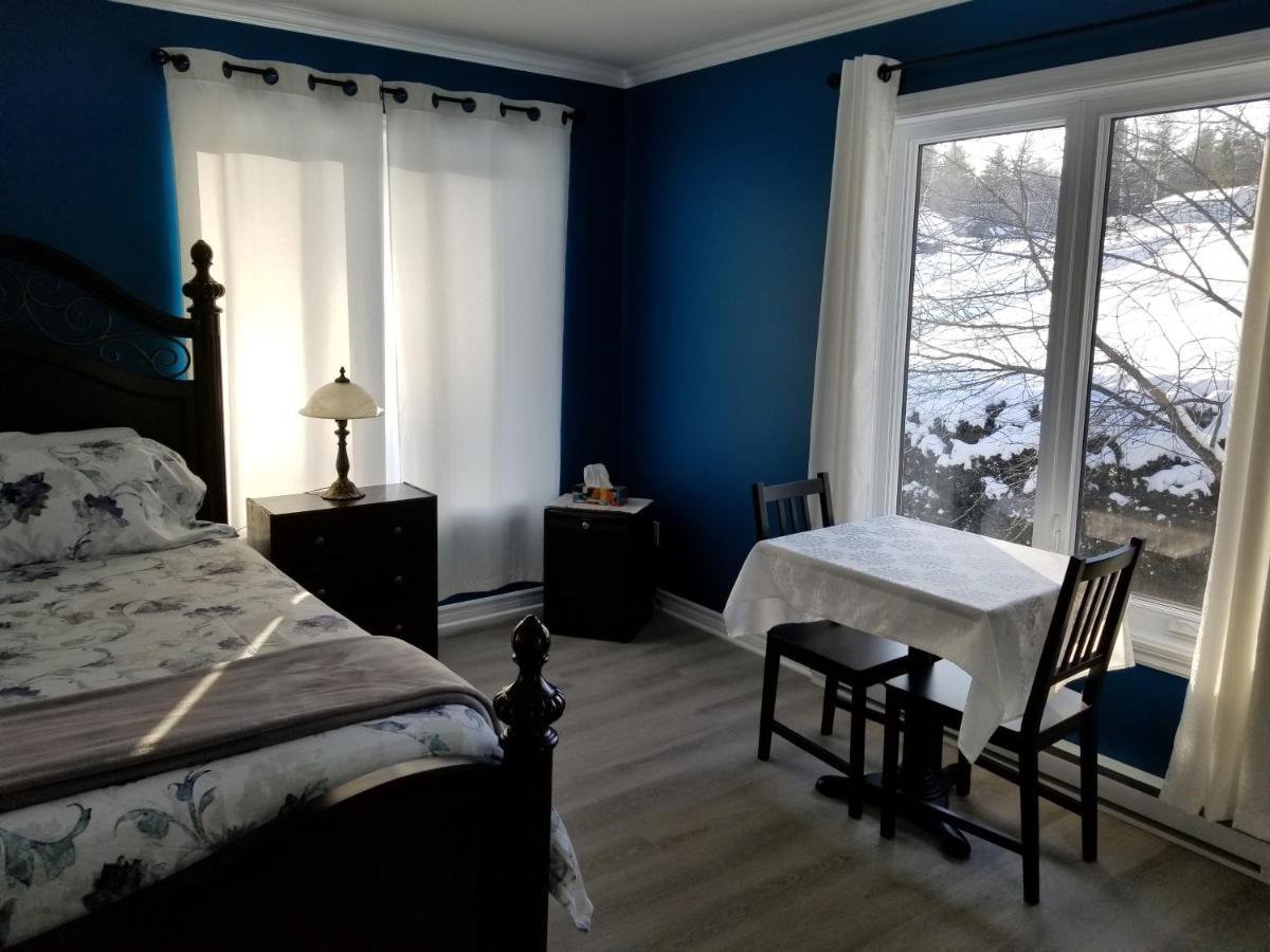 Dans Les Bras De Memphre Bed & Breakfast Magog Exterior photo